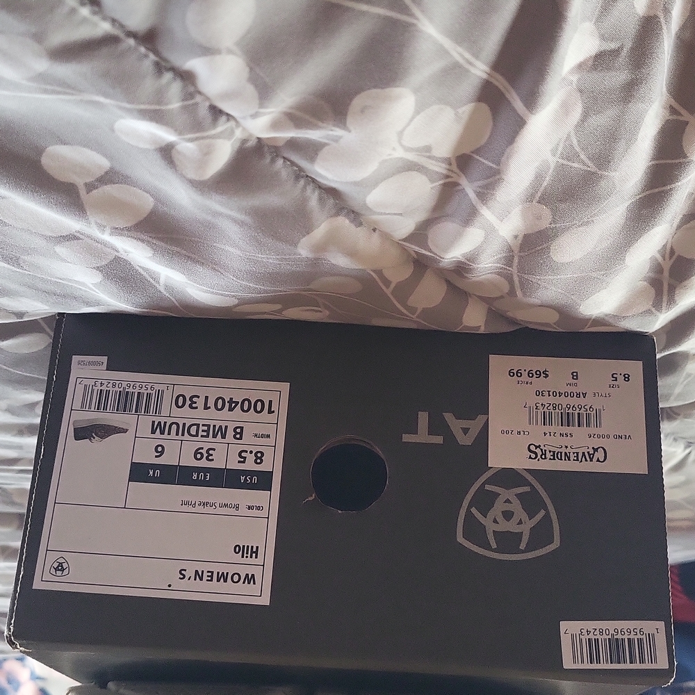 NWT Ariat Hilo size 8.5 - Picture 2 of 4